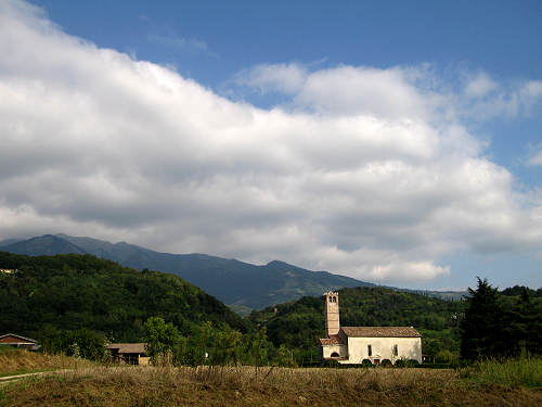 chiesa campestre di Santa Lucia a Castelcucco