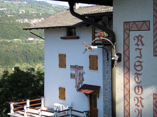 Guardia di Folgaria - il paese dipinto