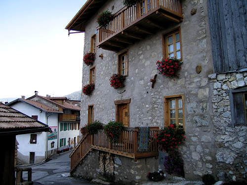 Guardia di Folgaria - il paese dipinto