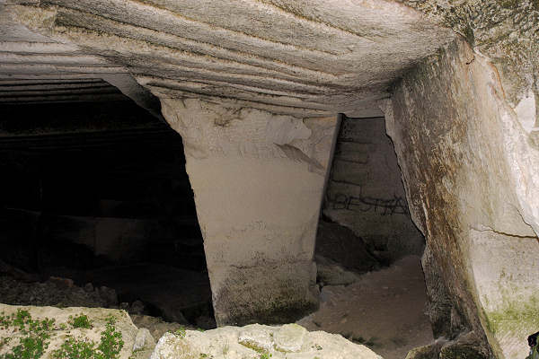 Priare pietra di Zovencedo e San Gottardo, alta Val Liona Valle del Gazzo, Monti Berici