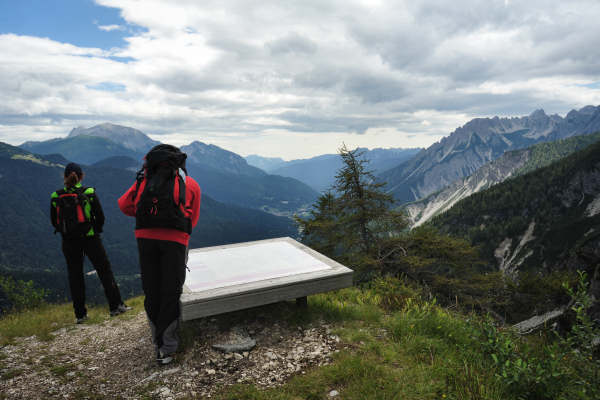Lorenzago di Cadore, passeggiata dal passo Mauria alla ex Caserma Monte Miaron