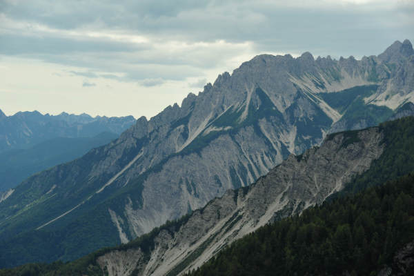 Lorenzago di Cadore, passeggiata dal passo Mauria alla ex Caserma Monte Miaron
