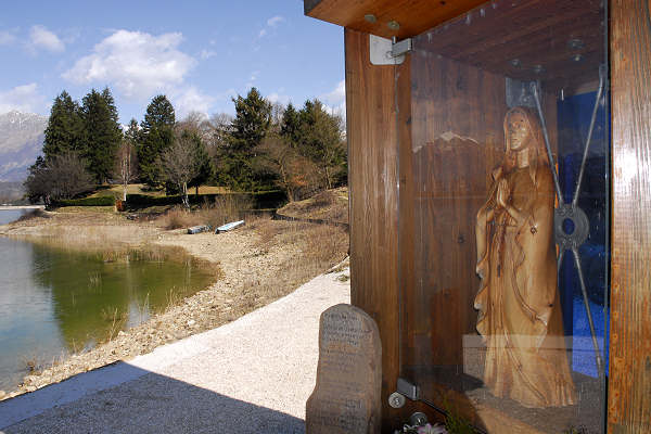 Lago Santa Croce, Farra d'Alpago, Santuario Madonna del Runal