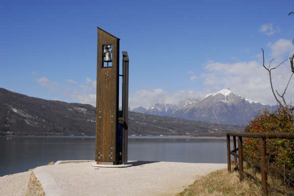 Lago Santa Croce, Farra d'Alpago, Santuario Madonna del Runal