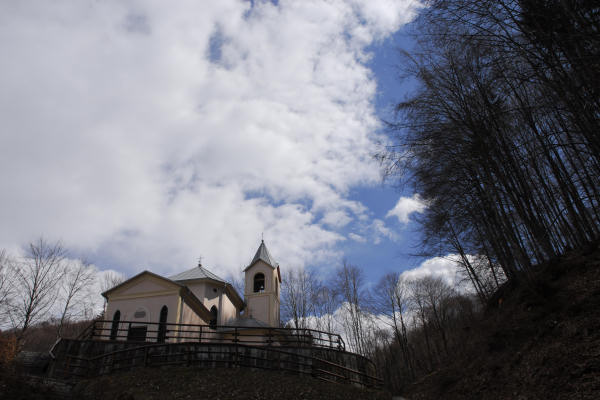 Lago Santa Croce, Farra d'Alpago, Santuario Madonna del Runal