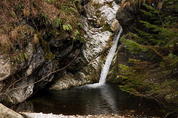 Lago Santa Croce, Farra d'Alpago, Santuario Madonna del Runal