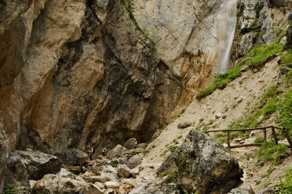 Dolomiti Antelao Val d'Oten Praciadelan Capanna Alpini Cascata Pile