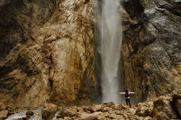 Dolomiti Antelao Val d'Oten Praciadelan Capanna Alpini Cascata Pile