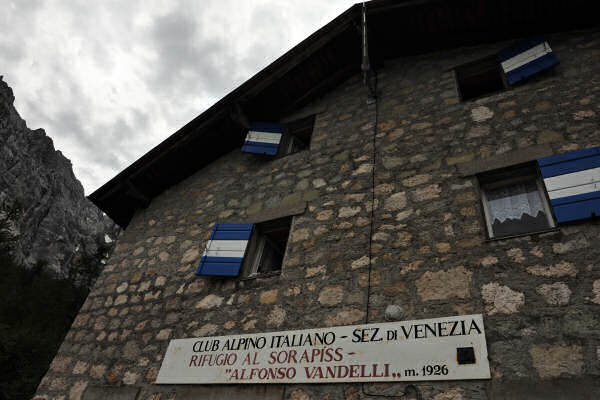 Dolomiti, sentiero passo Tre Croci rifugio Vandelli lago di Sorapiss