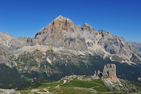 dai pressi del rifugio Nuvolau panorama sulle Dolomiti