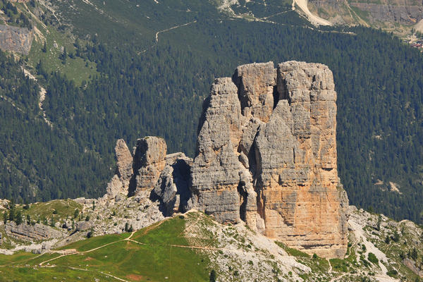 dai pressi del rifugio Nuvolau panorama sulle Dolomiti