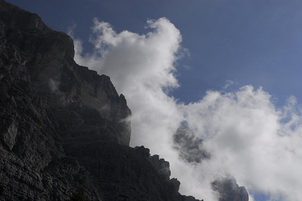 impronte di Dinosauri nel masso di frana al Pelmetto