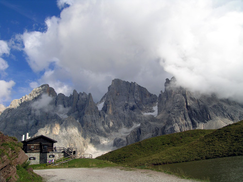 Baita Segantini e Cimon della Pala