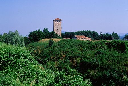Torre marchionale lungo il fiume Frassine a Este