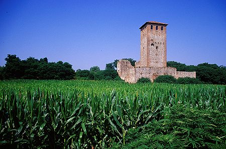 Torre marchionale lungo il fiume Frassine a Este