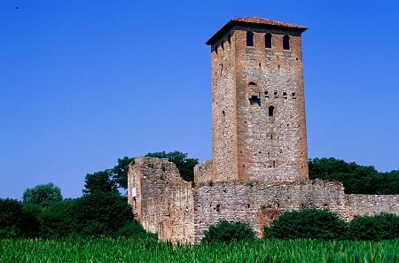 Torre marchionale lungo il fiume Frassine a Este