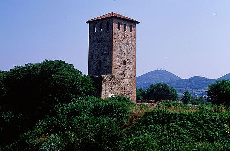 Torre marchionale lungo il fiume Frassine a Este