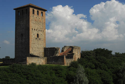 Torre marchionale lungo il fiume Frassine a Este