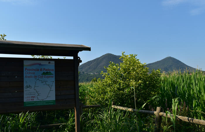 Colli Euganei campagna euganea fiume Bacchiglione, giro cicloturistico Monteortone Monterosso Castello San Martino dela Vaneza Cervarese Santa Croce Praglia