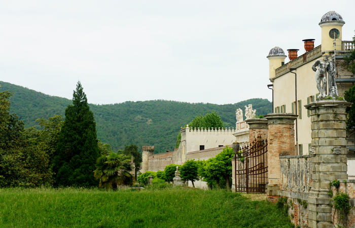 Colli Euganei, giro cicloturistico settore sud-est, Battaglia Terme, Arquà Petrarca, Monselice, Castello del Catajo