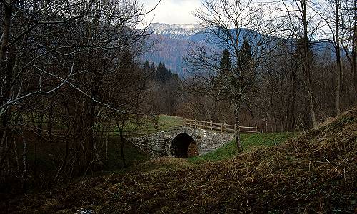 Lamon, ponte 'romano' sul rio Stalena lungo la via Claudia Augusta Altinate