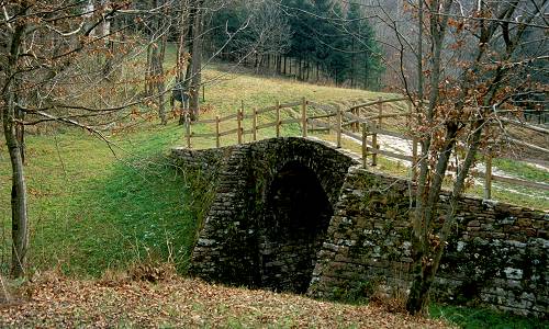 Lamon, ponte 'romano' sul rio Stalena lungo la via Claudia Augusta Altinate