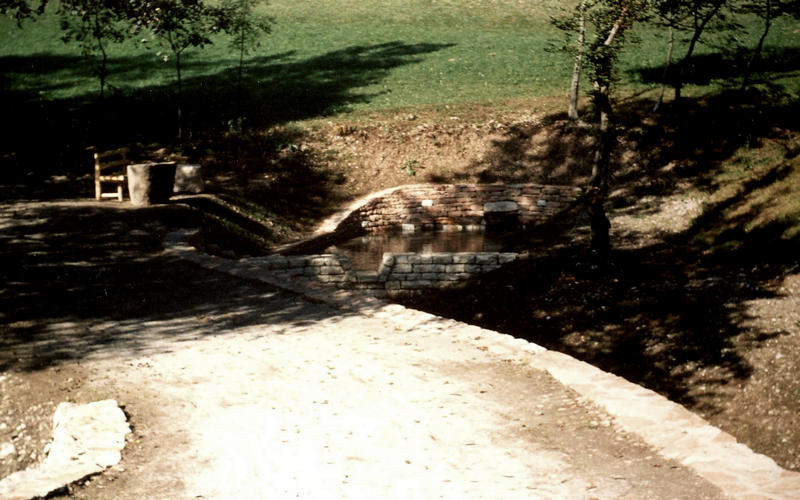ponte 'romano' sul rio Stalena lungo la via Claudia Augusta Altinate a Lamon - restauro 1992