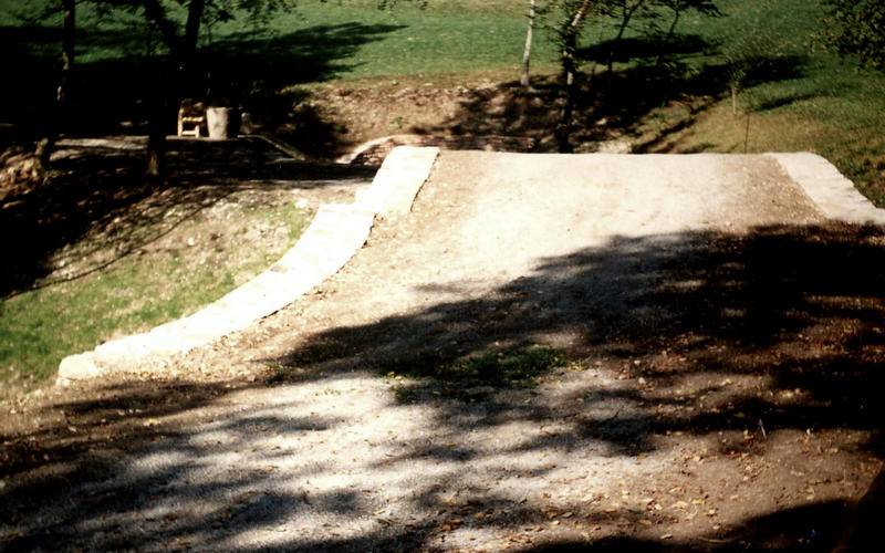 ponte 'romano' sul rio Stalena lungo la via Claudia Augusta Altinate a Lamon - restauro 1992