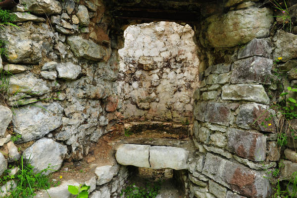Calchera produzione calce viva, Val San Martin Vignui di Feltre, Parco Nazionale Dolomiti Bellunesi