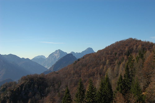 salendo al monte Malvuerich Alto verso il monte Sernio