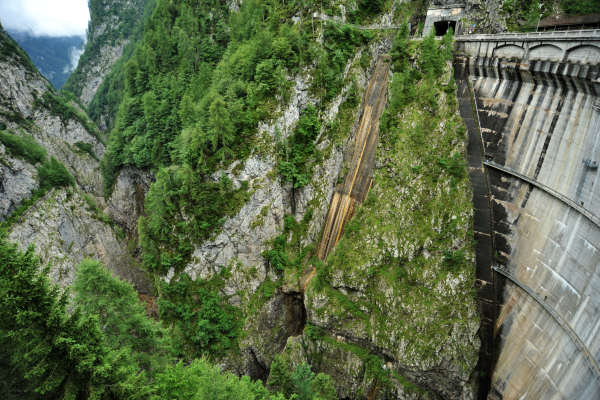 diga idroelettrica sulla forra del torrente Lumiei e lago di Sauris