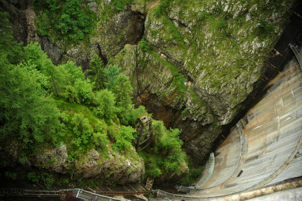 diga idroelettrica sulla forra del torrente Lumiei e lago di Sauris