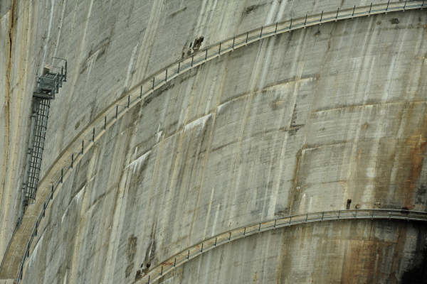 diga idroelettrica sulla forra del torrente Lumiei e lago di Sauris
