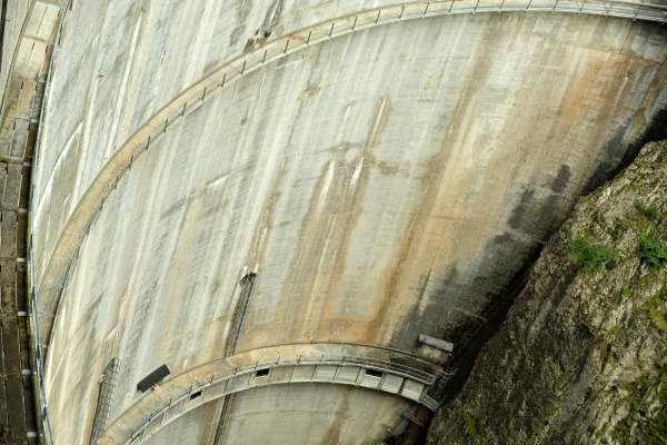 diga idroelettrica sulla forra del torrente Lumiei e lago di Sauris