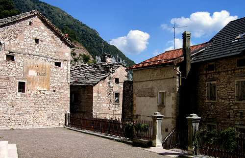 Casso nella valle di Vajont - Erto e Casso e la diga di Vajont