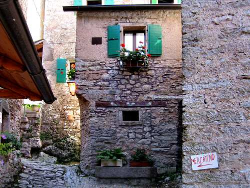 Casso nella valle di Vajont - Erto e Casso e la diga di Vajont