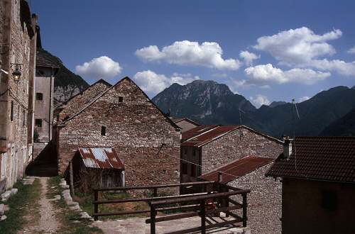 Casso nella valle di Vajont - Erto e Casso e la diga di Vajont