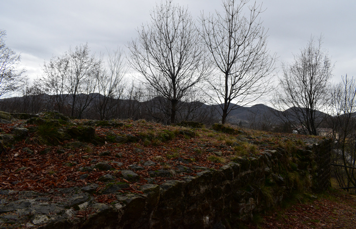 ruderi del Castello di Castelcies a Bocca di Serra di Cavaso del Tomba