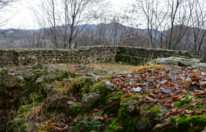 ruderi del Castello di Castelcies a Bocca di Serra di Cavaso del Tomba