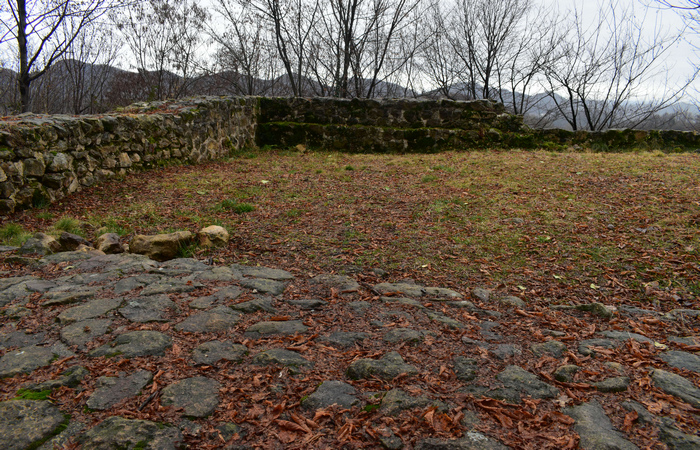 ruderi del Castello di Castelcies a Bocca di Serra di Cavaso del Tomba