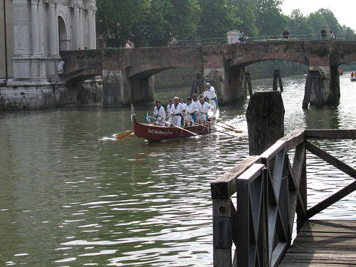voga alla Veneta sul Piovego a Padova