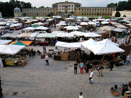 mercatino dell'antiquariato e robeveccie, ultima domenica del mese a Piazzola sul Brenta