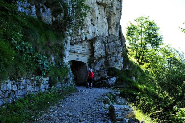 Strada delle 52 gallerie al monte Pasubio, da passo Xomo bocchetta Campiglia al rifugio gen. A.Papa