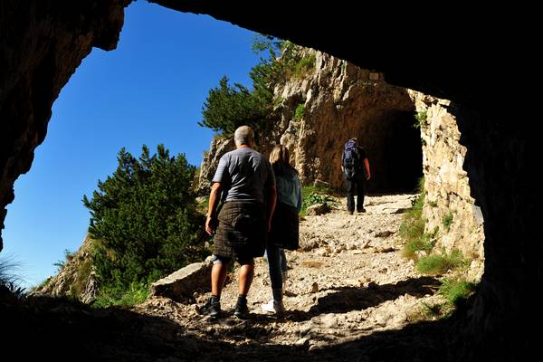 Strada delle 52 gallerie al monte Pasubio, da passo Xomo bocchetta Campiglia al rifugio gen. A.Papa