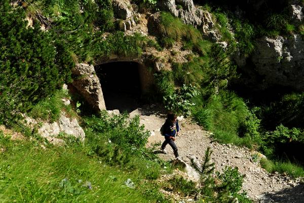 Strada delle 52 gallerie al monte Pasubio, da passo Xomo bocchetta Campiglia al rifugio gen. A.Papa