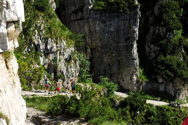 Strada delle 52 gallerie al monte Pasubio, da passo Xomo bocchetta Campiglia al rifugio gen. A.Papa
