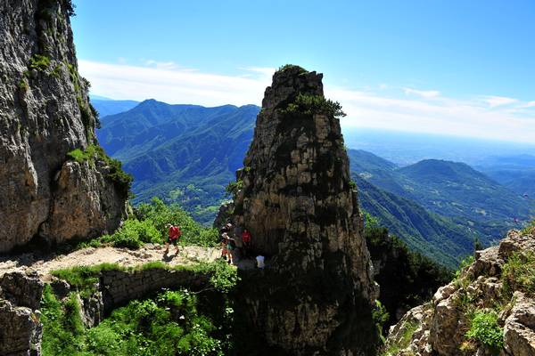 Strada delle 52 gallerie al monte Pasubio, da passo Xomo bocchetta Campiglia al rifugio gen. A.Papa