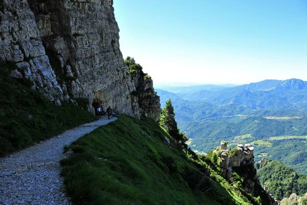 Strada delle 52 gallerie al monte Pasubio, da passo Xomo bocchetta Campiglia al rifugio gen. A.Papa