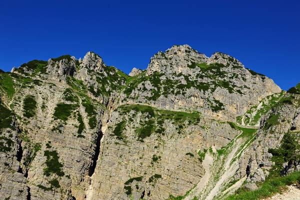 Strada delle 52 gallerie al monte Pasubio, da passo Xomo bocchetta Campiglia al rifugio gen. A.Papa