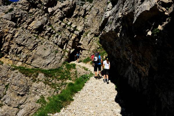 Strada delle 52 gallerie al monte Pasubio, da passo Xomo bocchetta Campiglia al rifugio gen. A.Papa